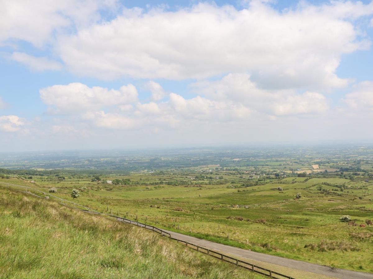 Slieve Gallion Cottage แมกเฮอราเฟลท์ ภายนอก รูปภาพ